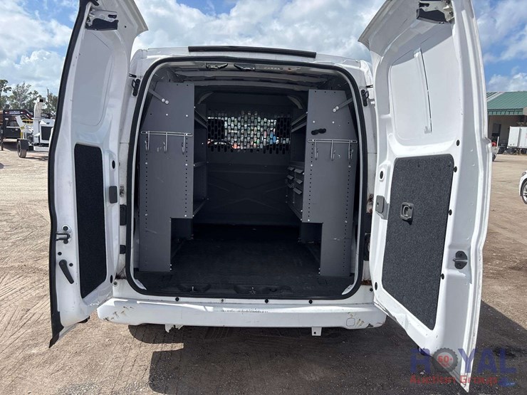 2017-nissam-nv200-cargo-van-image-18