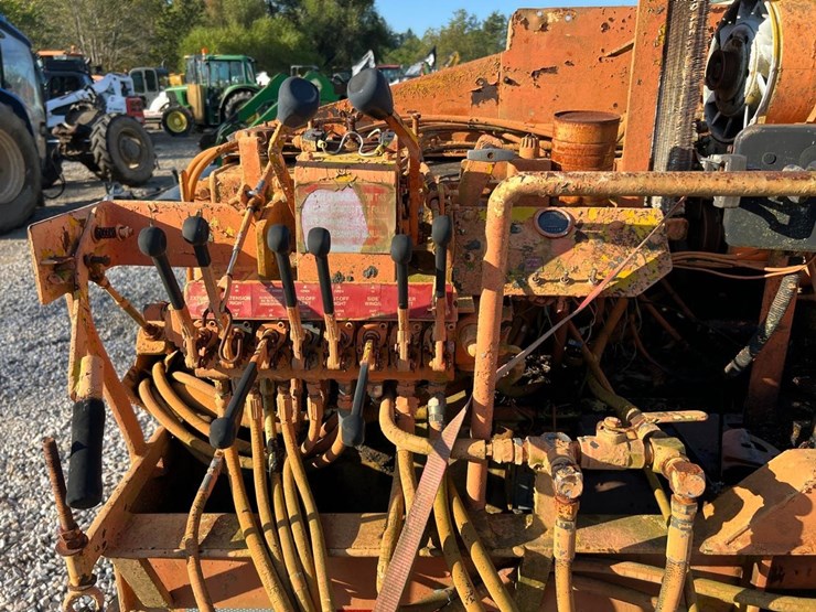 leeboy-8000t-paver-image-14