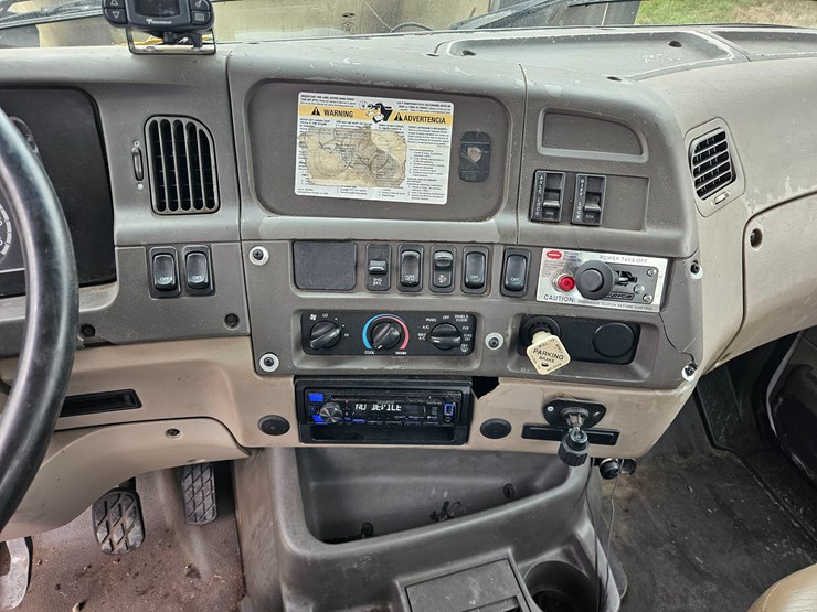 2008-sterling-l9500-image-57