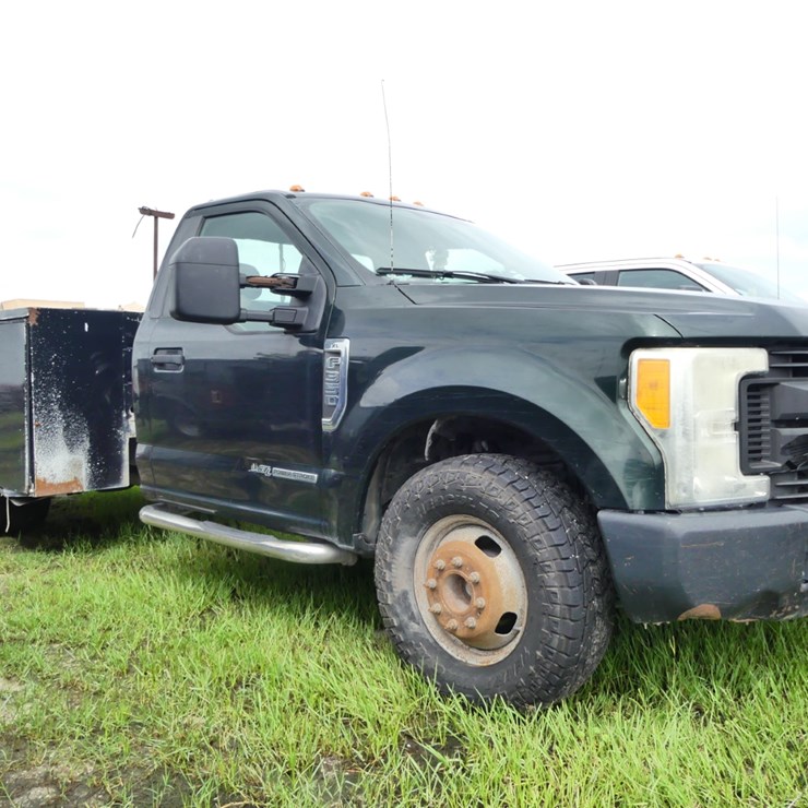 2017 FORD F350 XL