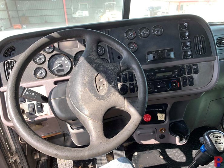 2013-peterbilt-367-image-6