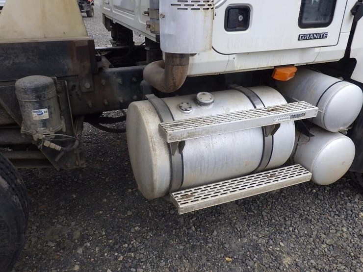 2005-mack-cv713-granite-15'-3-axle-dump-truck-image-19