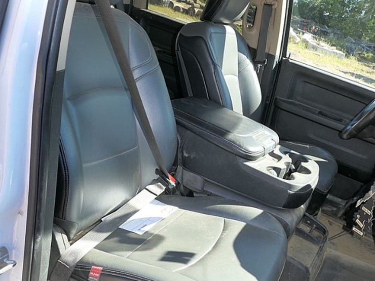 2020-dodge-ram-3500-image-23