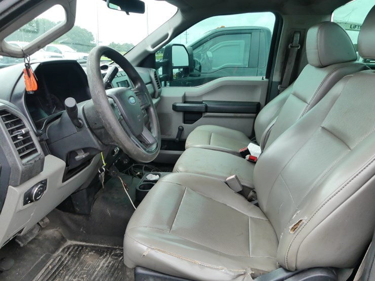 2019-ford-f350-xl-image-10