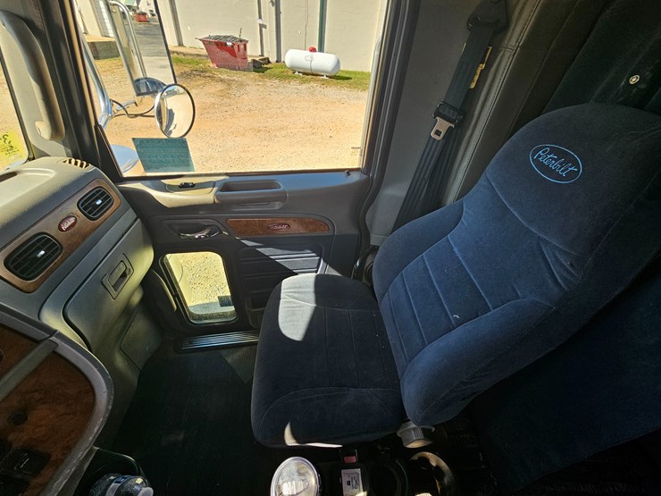 2007-peterbilt-379-image-49