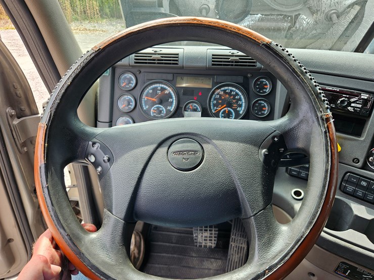 2017-freightliner-cascadia-125-image-63