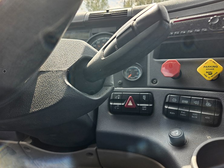 2017-freightliner-cascadia-125-image-64