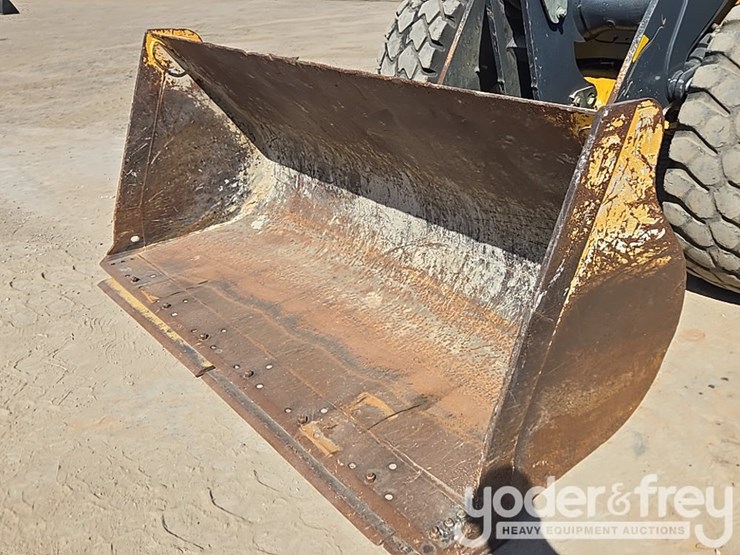 2019-deere-524l-image-9