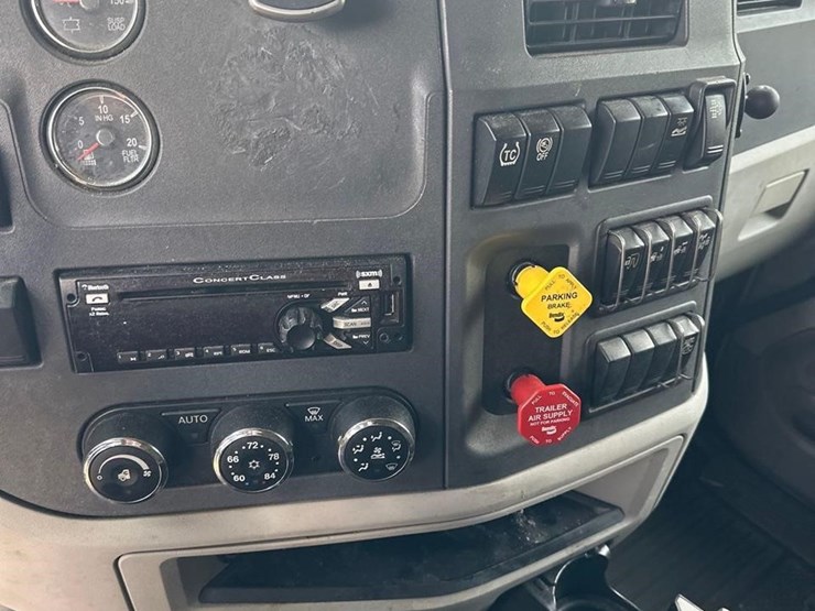 2020-peterbilt-579-image-29