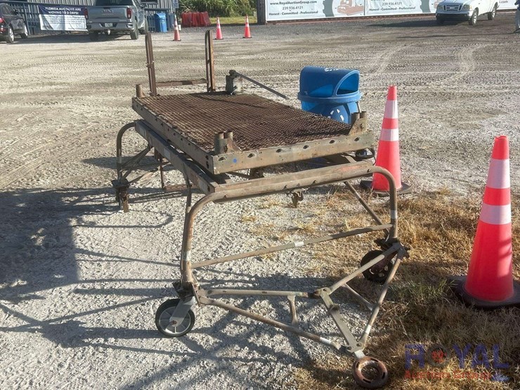 hydraulic-maintenance-workbench-lift-stand-image-2