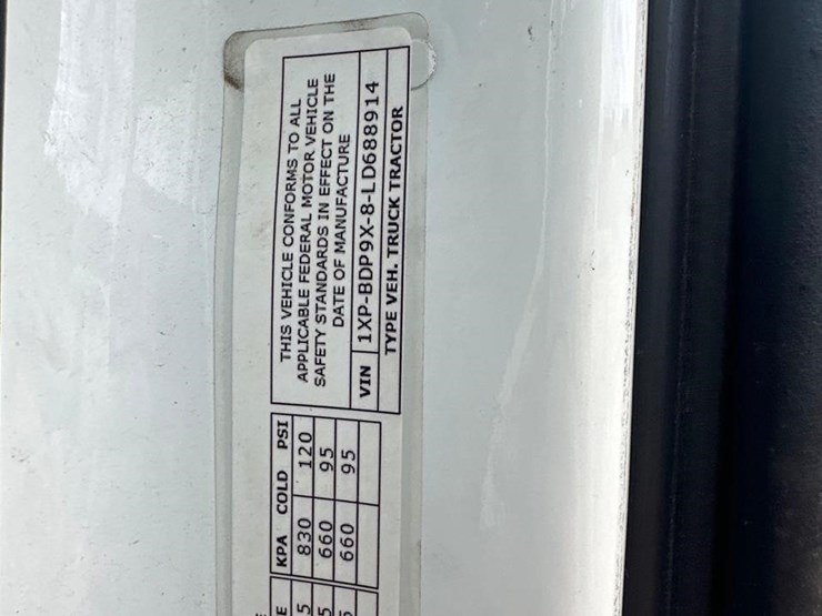 2020-peterbilt-579-image-17