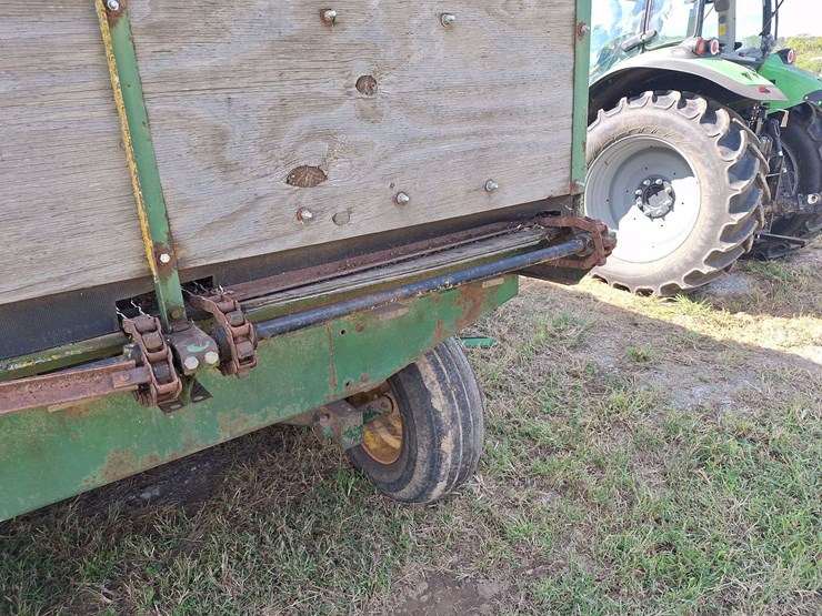 badger-tandem-axle-silage-wagon-image-52