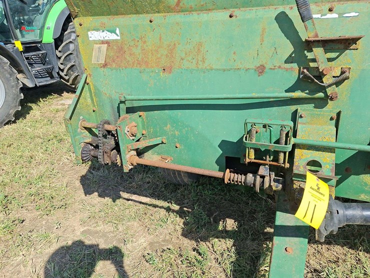 badger-tandem-axle-silage-wagon-image-32