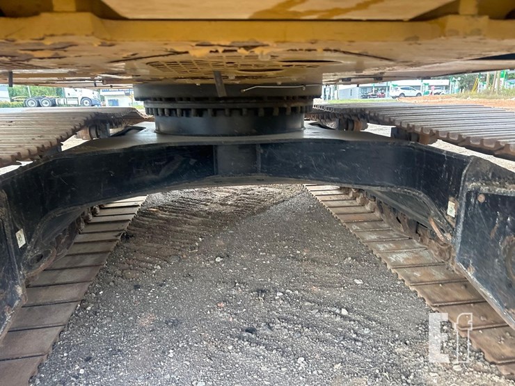 2019-caterpillar-320-image-16