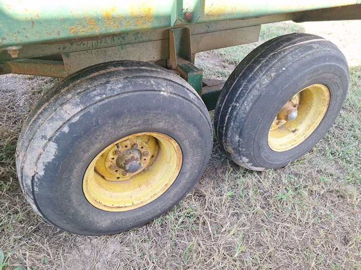 badger-tandem-axle-silage-wagon-image-48