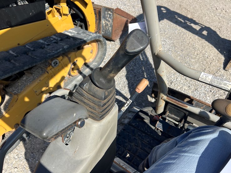yanmar-vio17-image-11