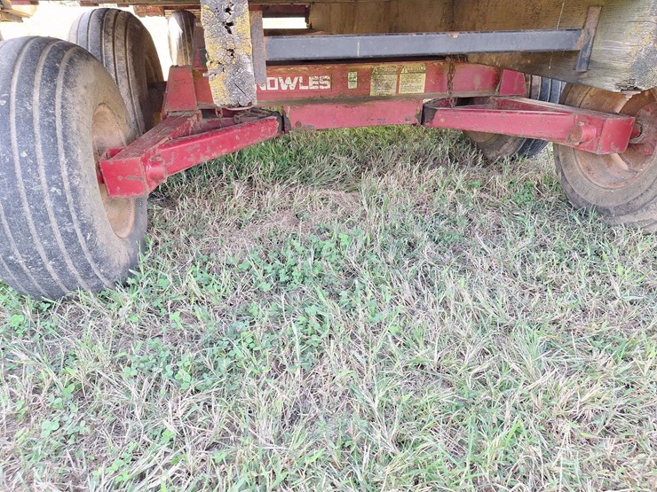 h&s-silage-box-on-knowles-tandem-running-gear-image-43