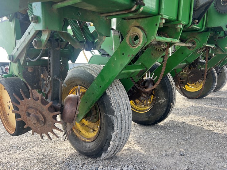 john-deere-7200-image-9