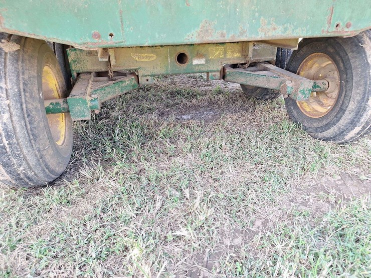 badger-tandem-axle-silage-wagon-image-51