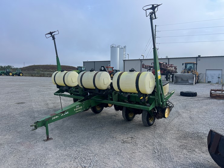 john-deere-7200-image-1