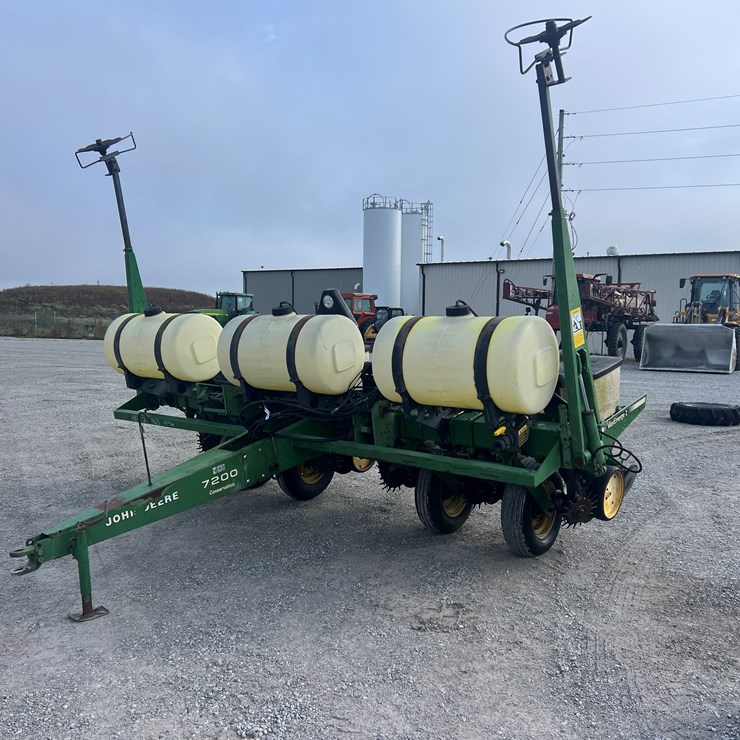 JOHN DEERE 7200
