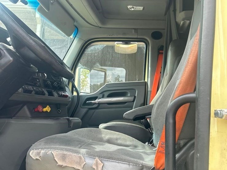 2019-kenworth-t680-image-23
