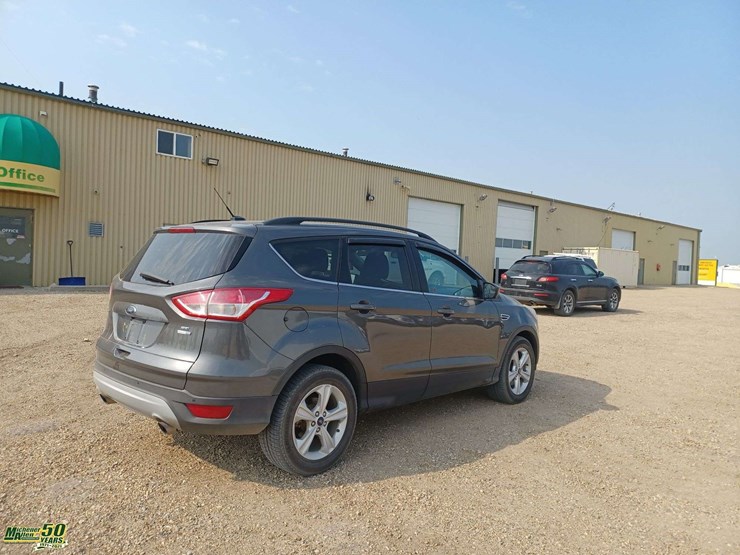 2015-ford-escape-se-image-3