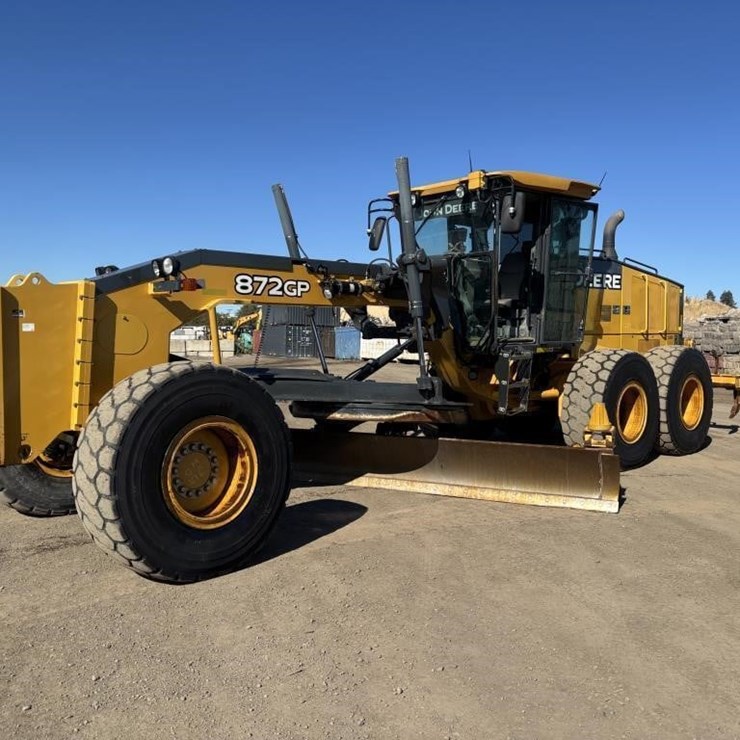 2011 DEERE 872GP