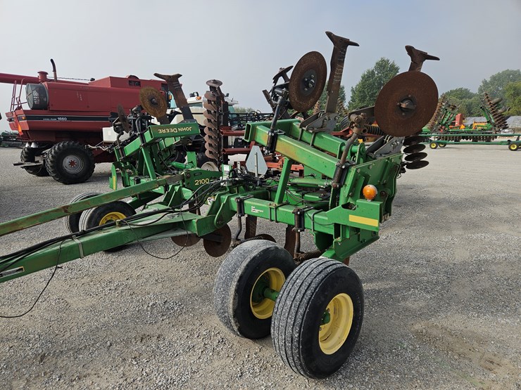 2005-john-deere-2100-image-9