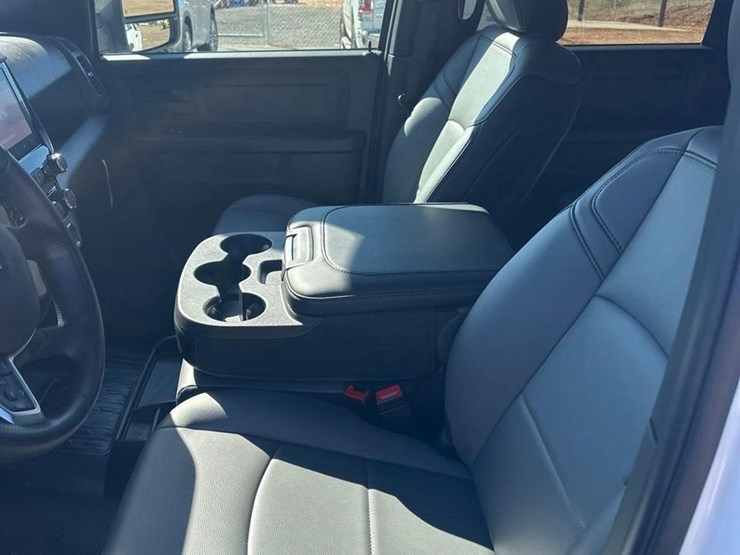 2025-dodge-ram-4500-image-21