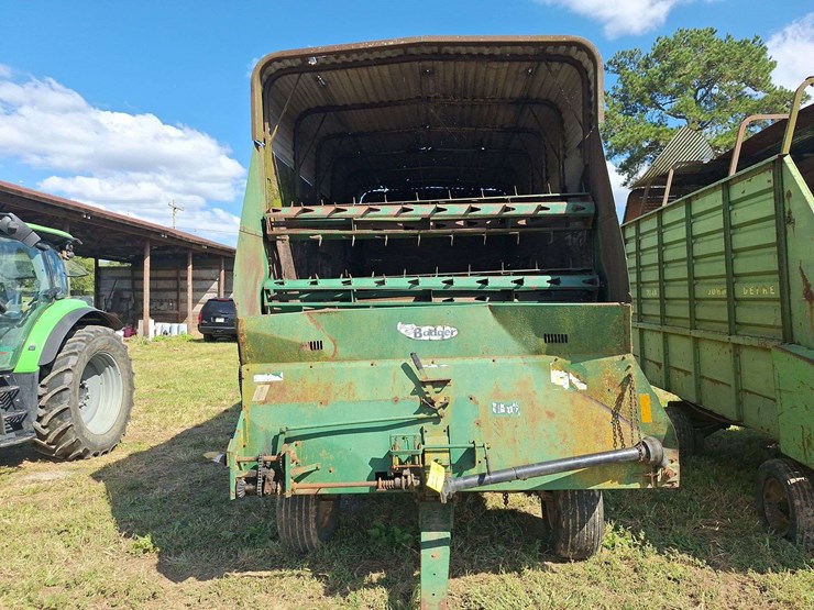 badger-tandem-axle-silage-wagon-image-29