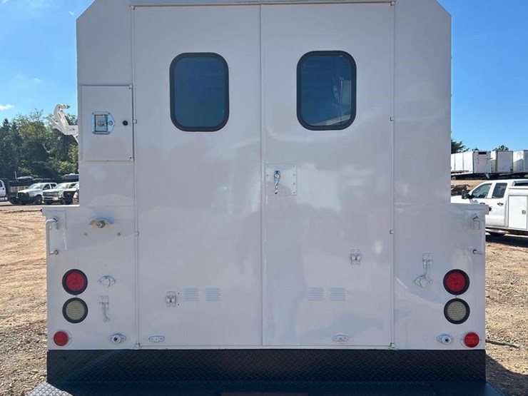 2023-chevrolet-silverado-6500hd-image-17