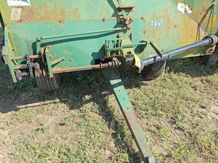 badger-tandem-axle-silage-wagon-image-30