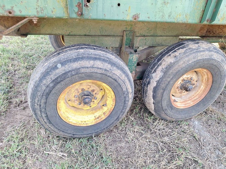 badger-tandem-axle-silage-wagon-image-54
