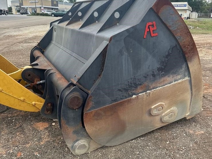 2020-caterpillar-962m-image-11