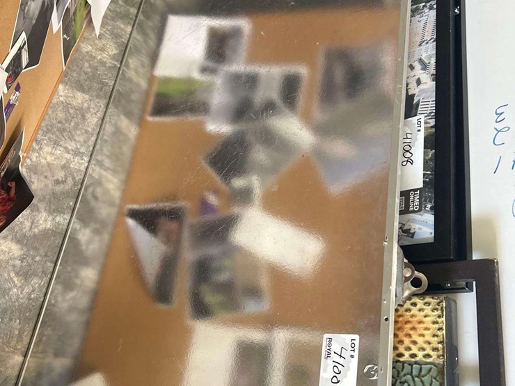 misc-cork-boards-and-framed-pictures-image-3