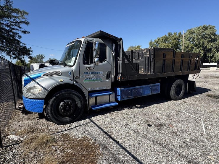2007-freightliner-business-class-m2-106-image-1