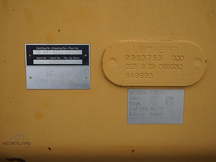 2010-deere-244j-image-10