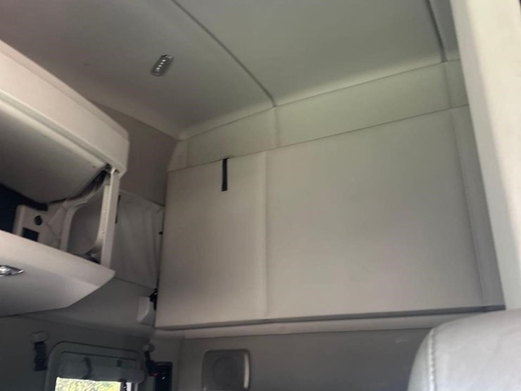 2019-kenworth-t680-image-37