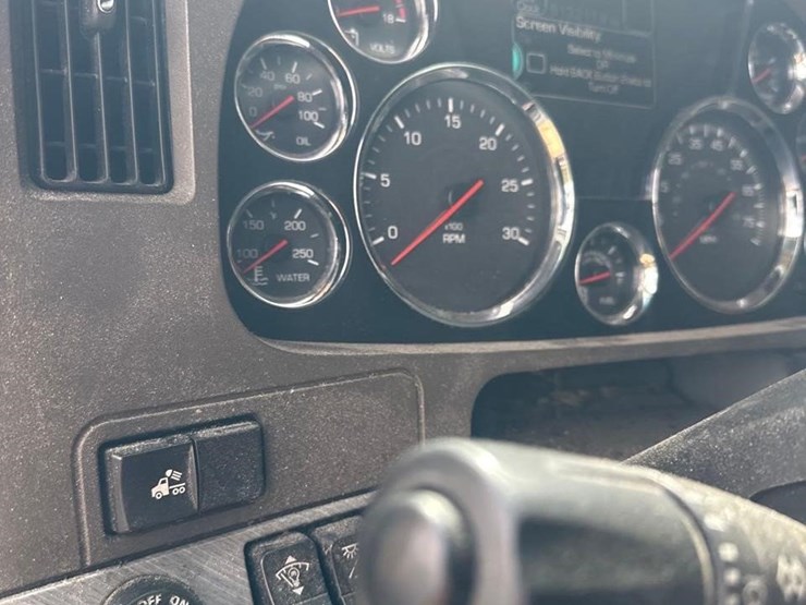 2019-kenworth-t680-image-33