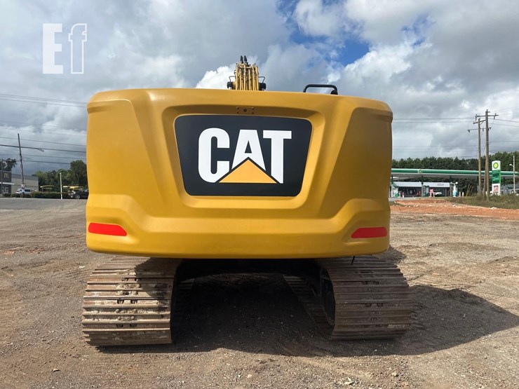 2019-caterpillar-320-image-3