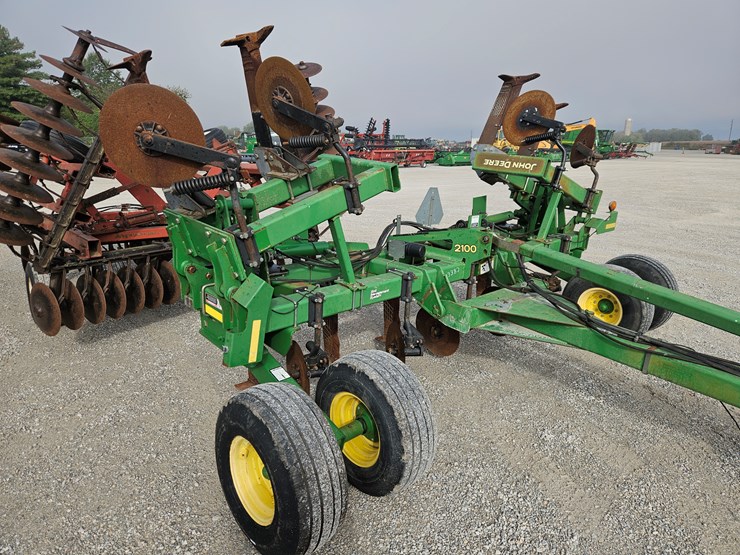 2005-john-deere-2100-image-3