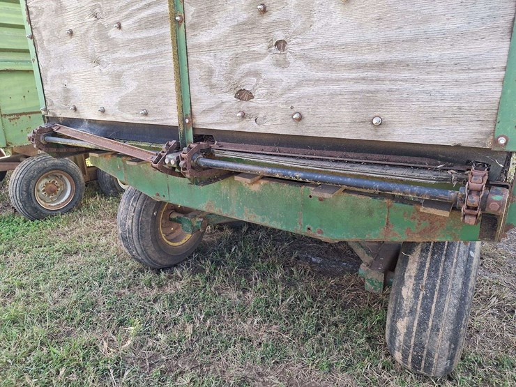 badger-tandem-axle-silage-wagon-image-53