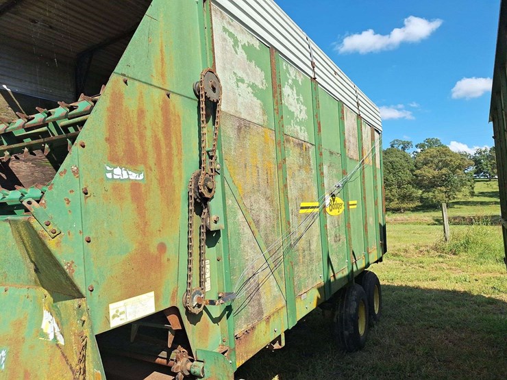 badger-tandem-axle-silage-wagon-image-42