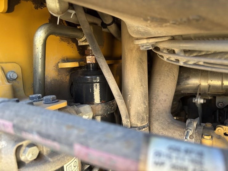 2016-caterpillar-299d2-xhp-image-39