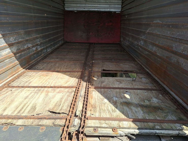 h&s-silage-box-on-knowles-tandem-running-gear-image-32