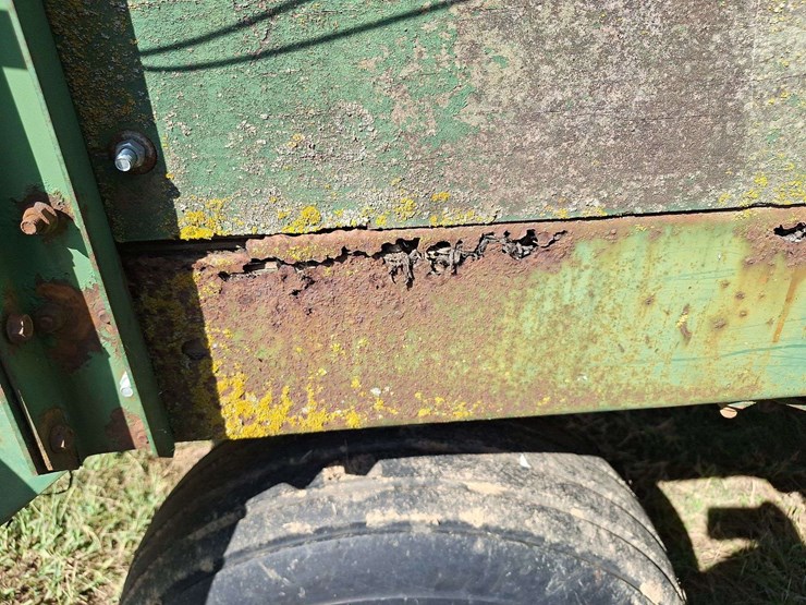 badger-tandem-axle-silage-wagon-image-45