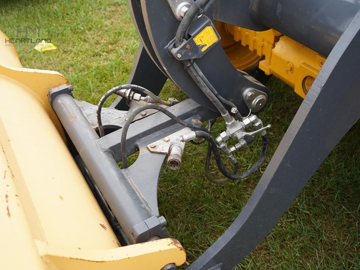 2010-deere-244j-image-11