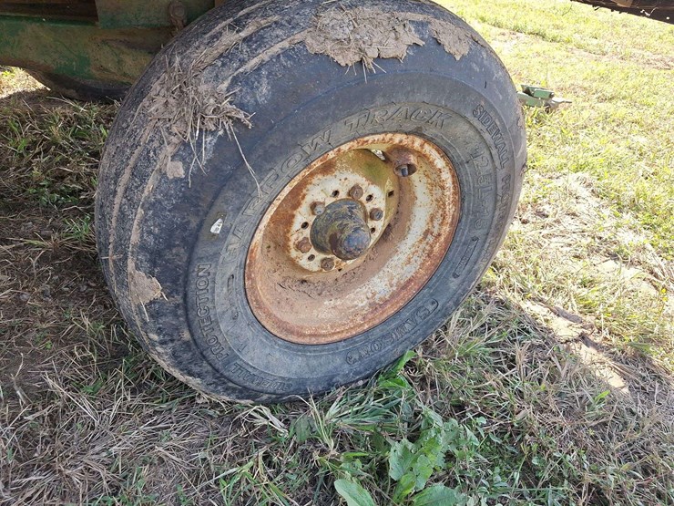 badger-tandem-axle-silage-wagon-image-56