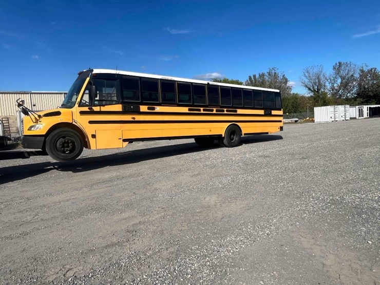2007-freightliner-b2-image-4